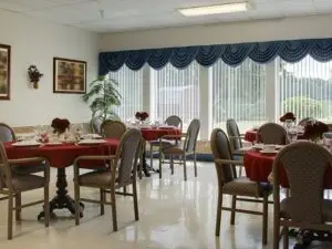 102106_tendercare_westwood_kalamazoo_dining_room_1_highres