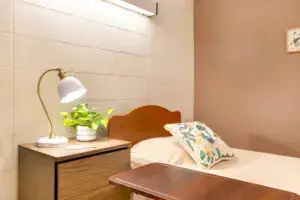 Close-Up-Head-of-Bed-scaled